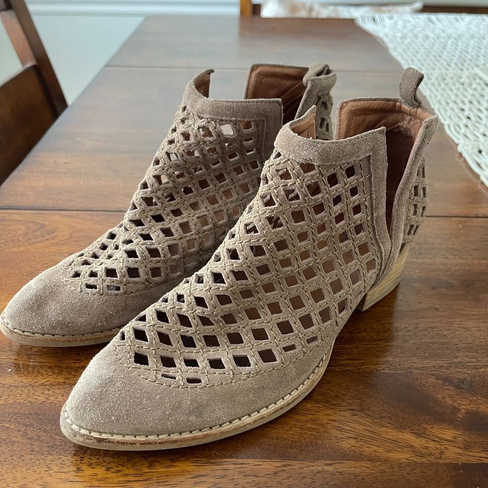 Jeffrey Campbell Bootie Tan Cut Out